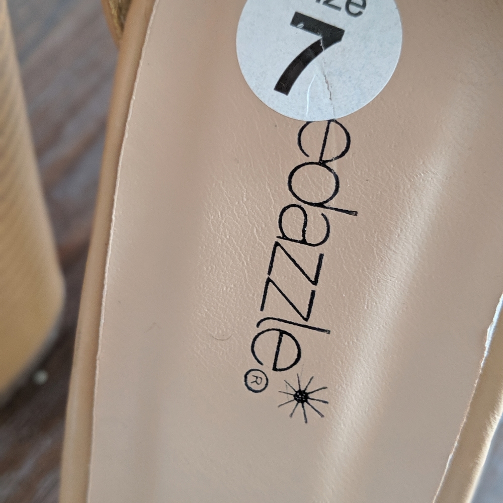 Heels - Picture 4 of 4